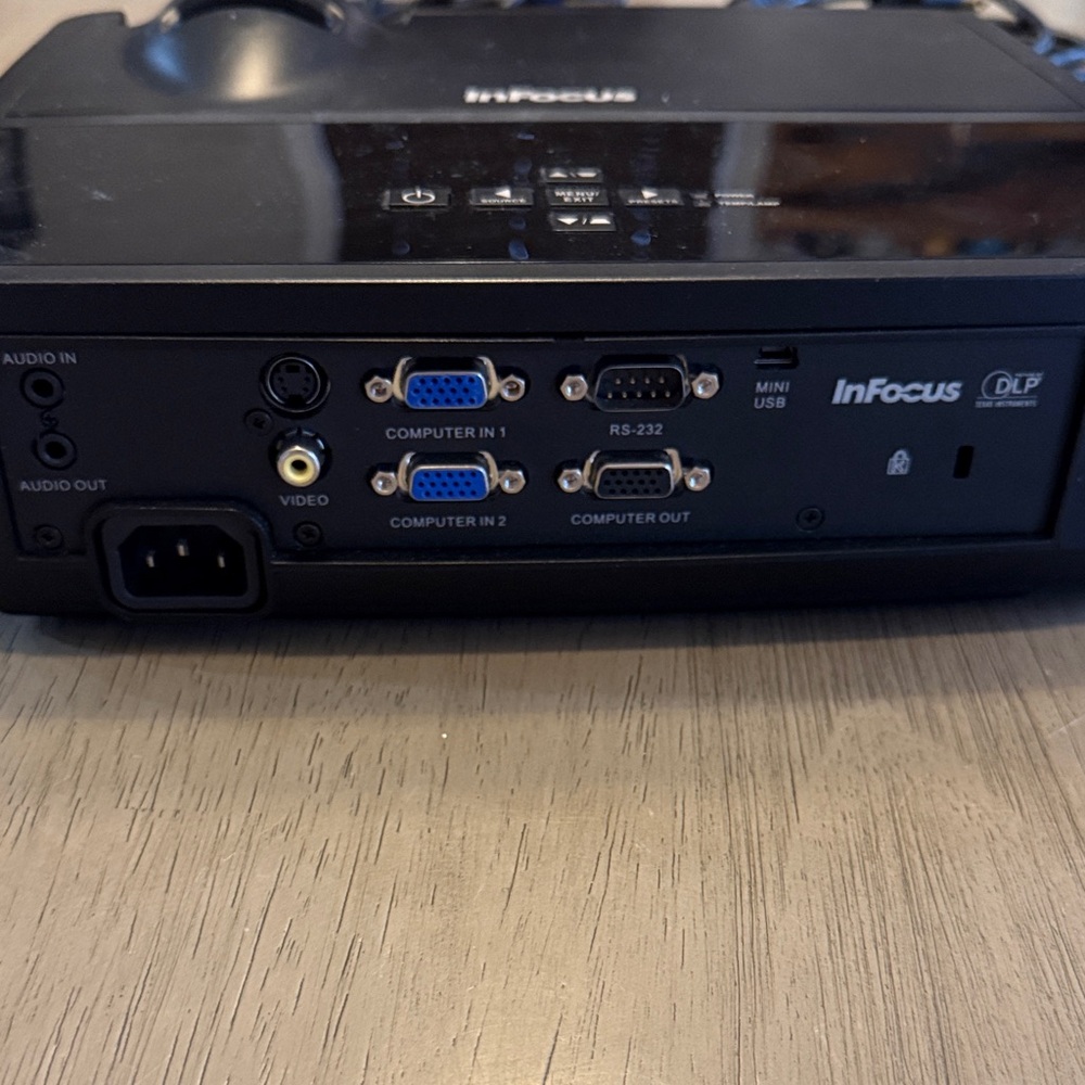 Black Projector with Remote - Picture 6 of 6